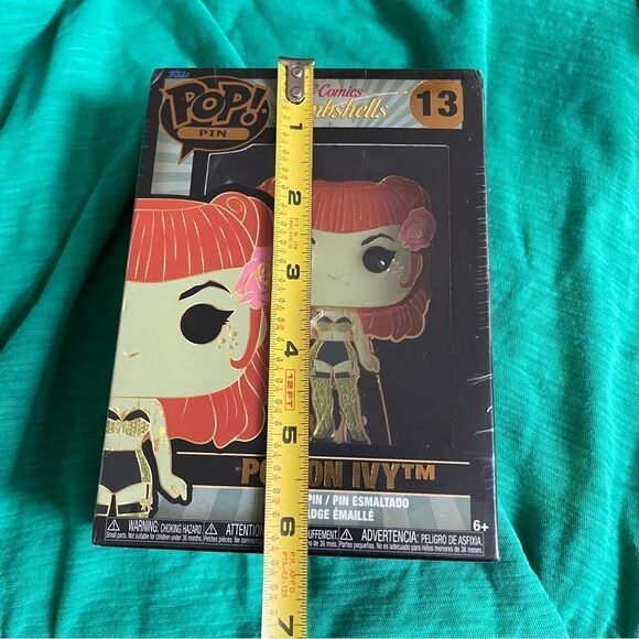 ✨ NIB Funko POP! Pin DC Bombshells Poison Ivy - collectible - Picture 7 of 7